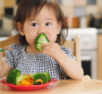 Trẻ bị táo bón cần thay đổi chế độ ăn uống như thế nào cho phù hợp?