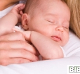 Trẻ sơ sinh bị nóng nổi mụn và cách xử lí | BIBO