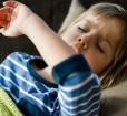 Trẻ ho nhiều về đêm nhưng không sốt liệu có nguy hiểm không?