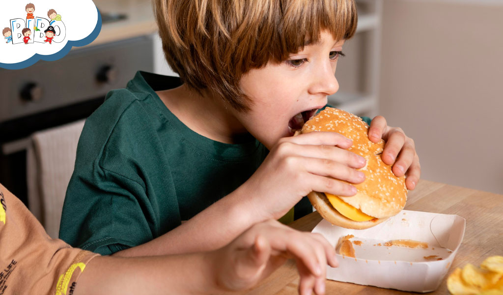 Chế độ dinh dưỡng không phù hợp khiến trẻ bị táo bón