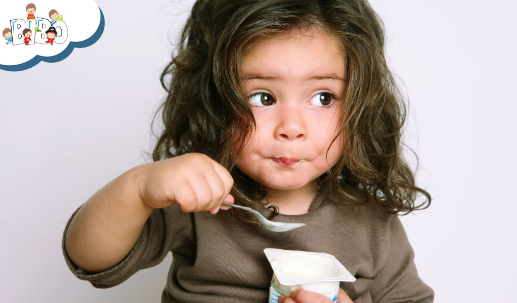 Sữa chua bổ sung lợi khuẩn cho đường ruột của trẻ